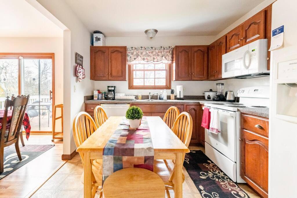 Cheerful Pocono Home Away From Home Albrightsville Bagian luar foto