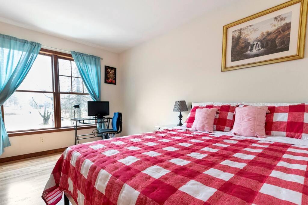 Cheerful Pocono Home Away From Home Albrightsville Bagian luar foto