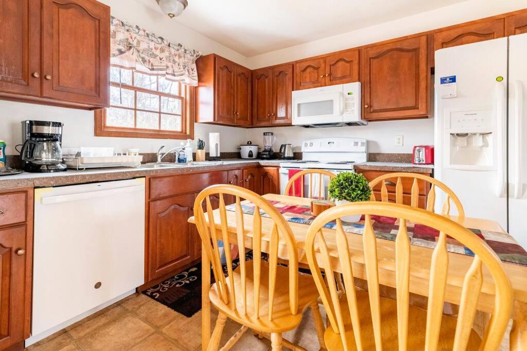 Cheerful Pocono Home Away From Home Albrightsville Bagian luar foto